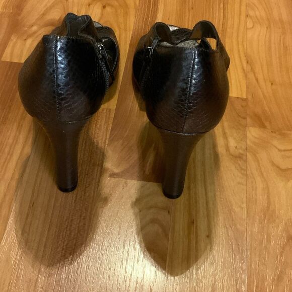 Papell Boutique Black Snakeskin Heels - Picture 2 of 4